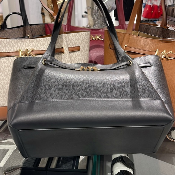 MICHAEL KORS
Reed Large Logo Belted Shoulder Tote Bag
Black 
NWT - Picture 7 of 16